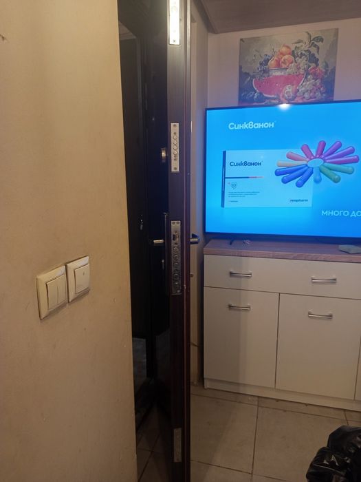 Продавам масивна входна врата със двойно заключване