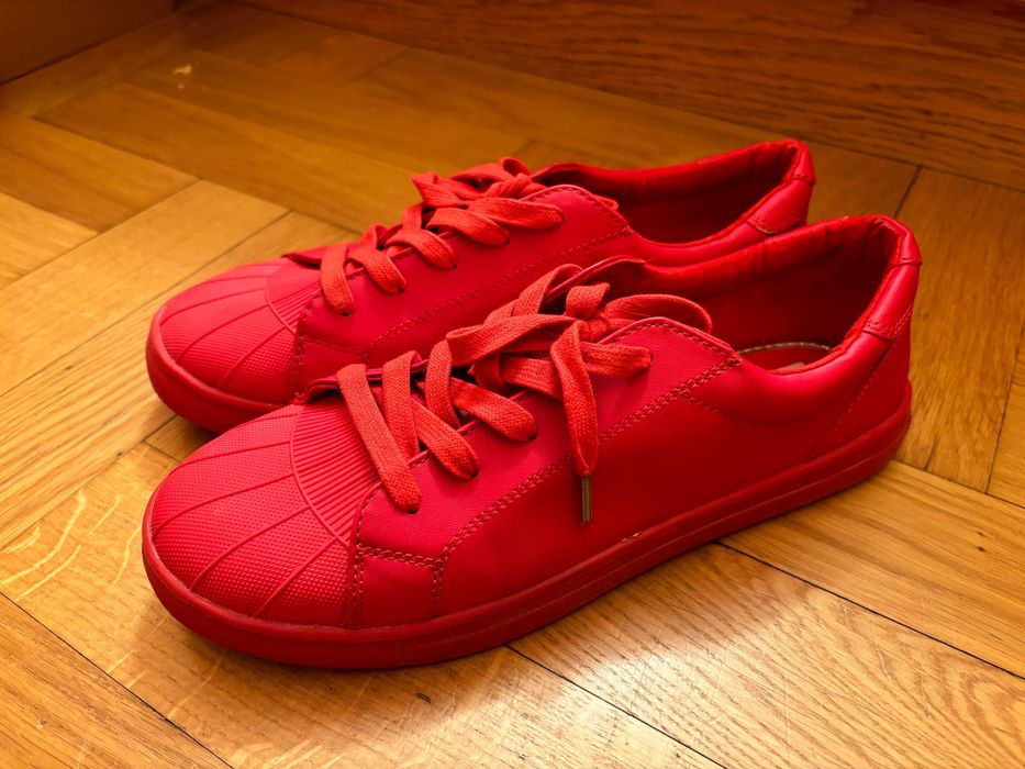 Дамски червени кожени спортни обувки/кецове Bershka 39 номер