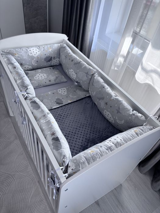 Pat+saltea+ lenjerie cu 6 bucati perne lungi, protectii laterale patut