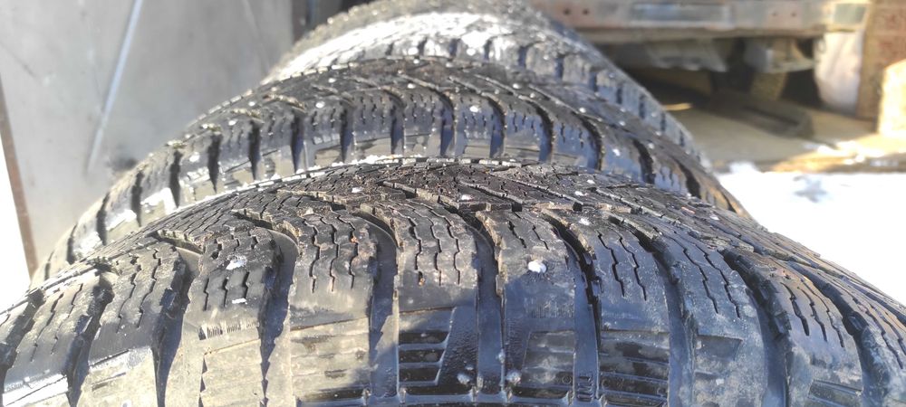 Продам комплект шин