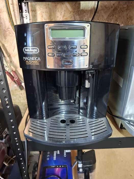 Aparat cafea automat Delonghi