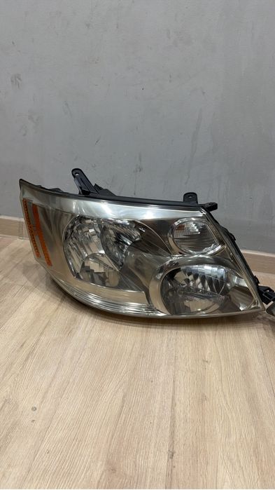 Фары на Toyota Alphard