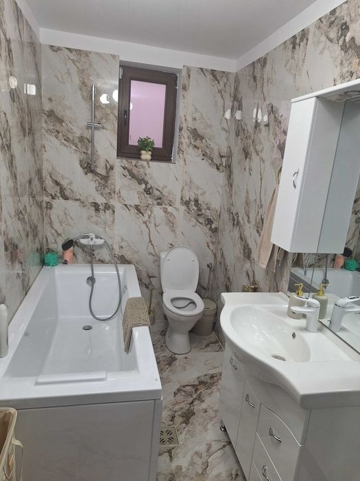 Proprietar, vand  Casa 3 camere mobilata-utilata, teren generos