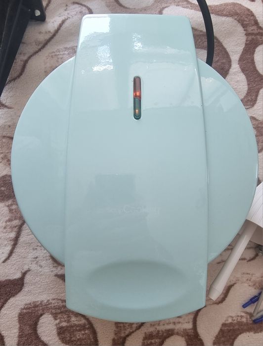 Гофретник Cooking 700w