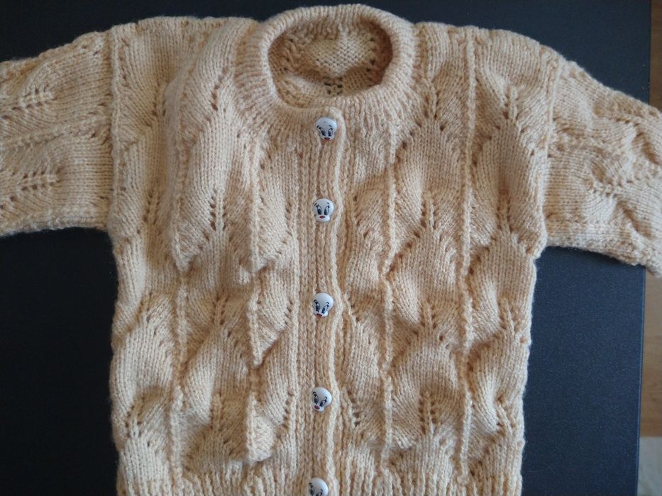 Ръчно плетени бебешки жилетки