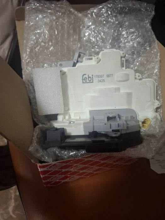 Broască ușa stânga fata FEBI 178397 Volkswagen Audi Seat Audi