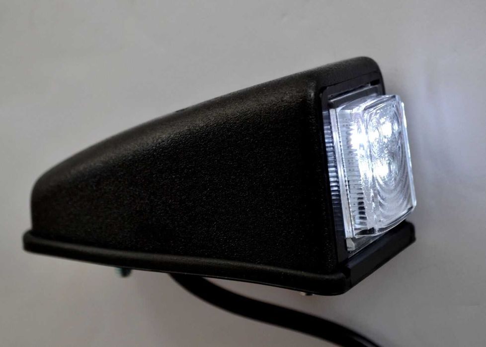 1бр. ЛЕД LED габарити за ъгъл покрив 12-24 волта  3 цвята , Полша