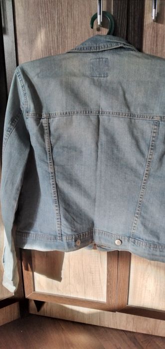 Продается джинсовая женская куртка