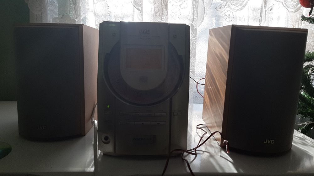 Combina jvc cu 2 boxe originale