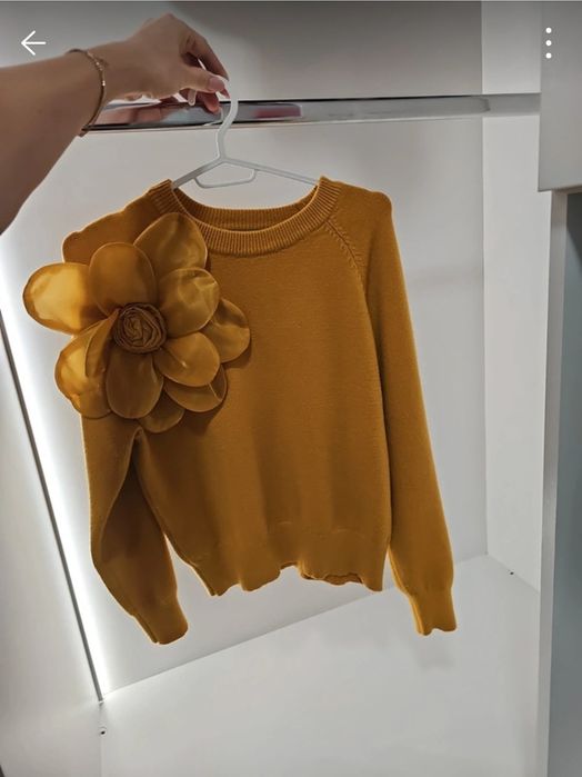 Pulover cu accesoriu