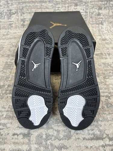 Sneakers Jordan4 White Thunder cu eticheta (nu Nike, Gucci, Adidas, Balenciaga)