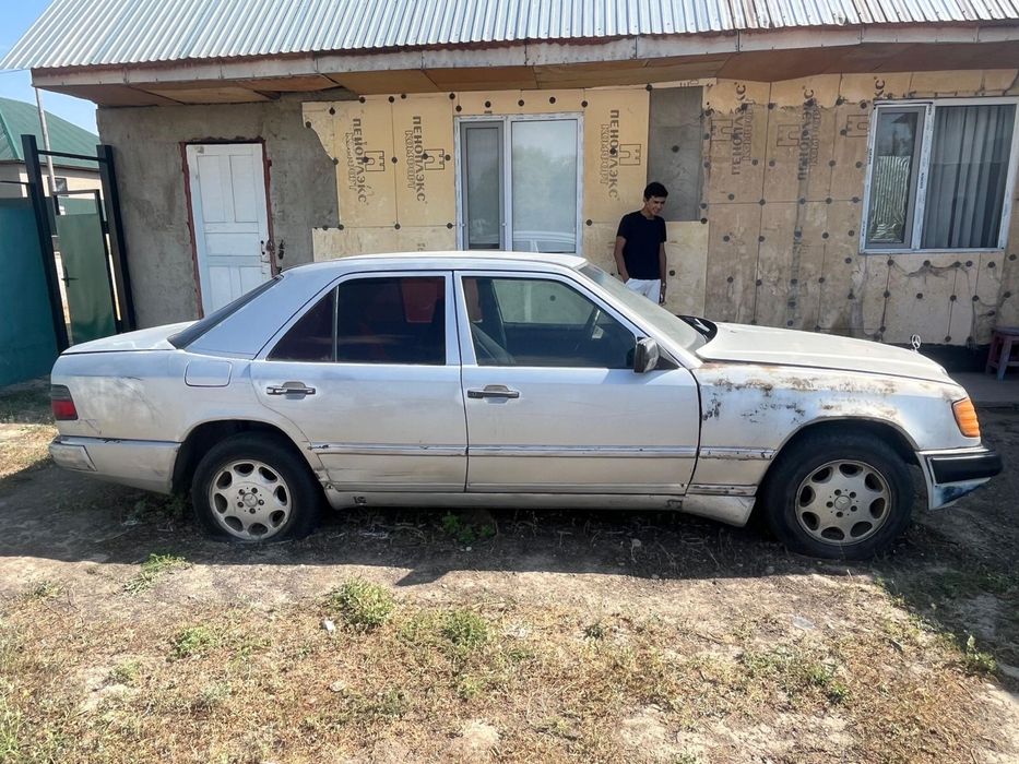 Мерседес      124