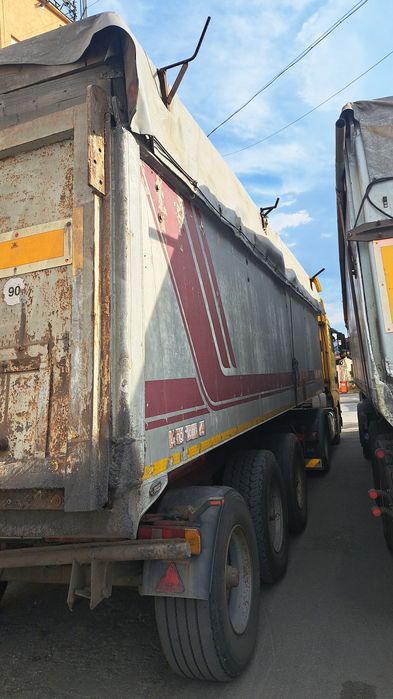 Vand sau inchiriez bena langerdorf de aluminiu 39 cubi cu inaltatoare si 28 fara