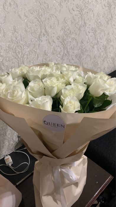 Букет свежих белых роз