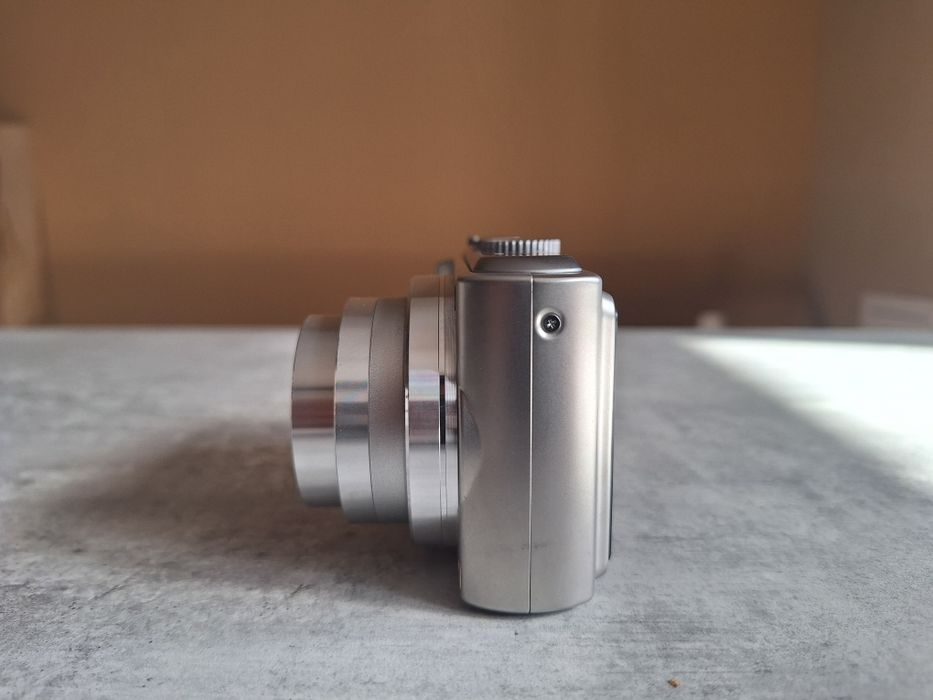 Panasonic Lumix DMC-TZ4 дигитална комера със зарядно