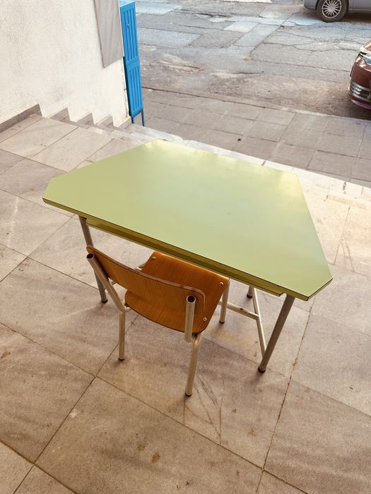 Винтидж ученически чин със стол – Италия, 60–70-те години