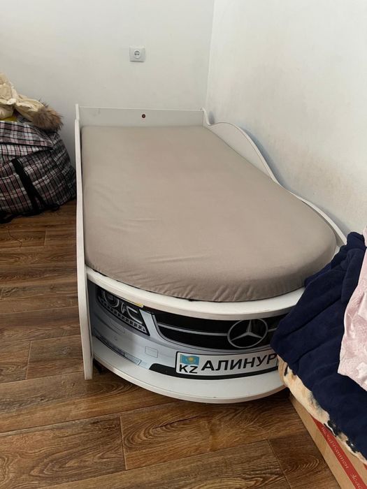 Продам детскую кровать машину, с подстветкой