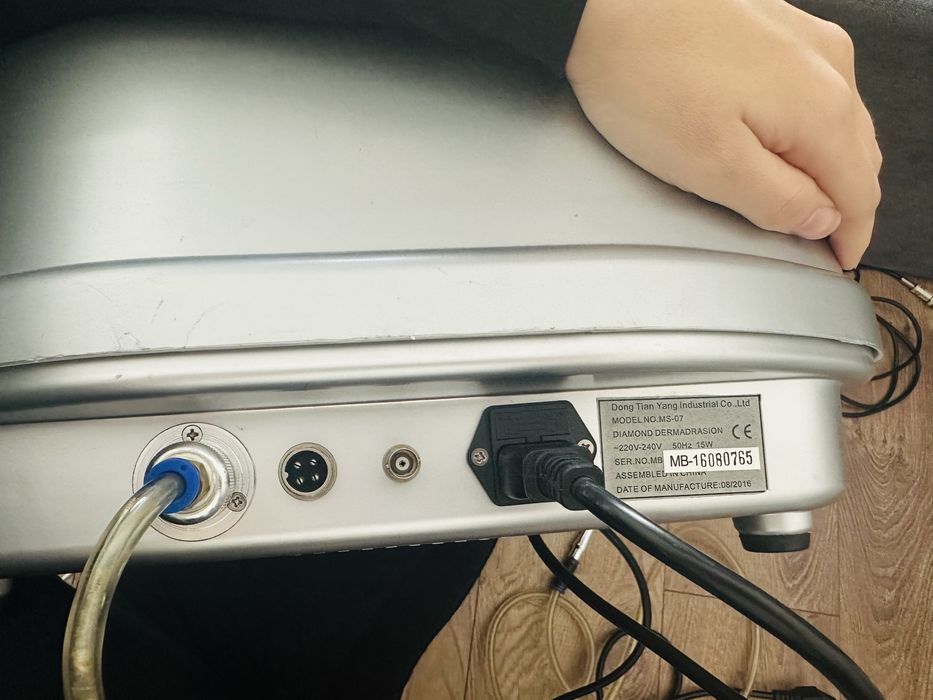 Професионален козметичен апарат MS-07 – микродермабразио + ултразвук + термо терапия