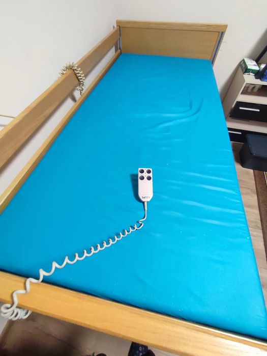 Медицинско легло с матрак,дюшек и дистанционно управление