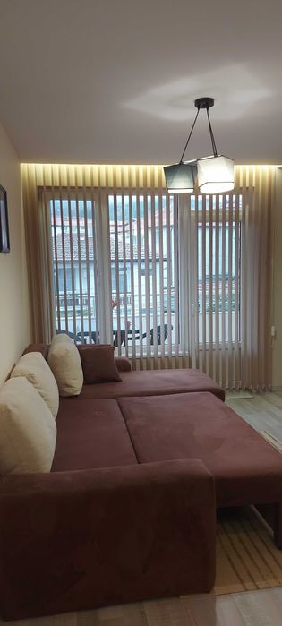 Ъглов диван с функция сън и ракла