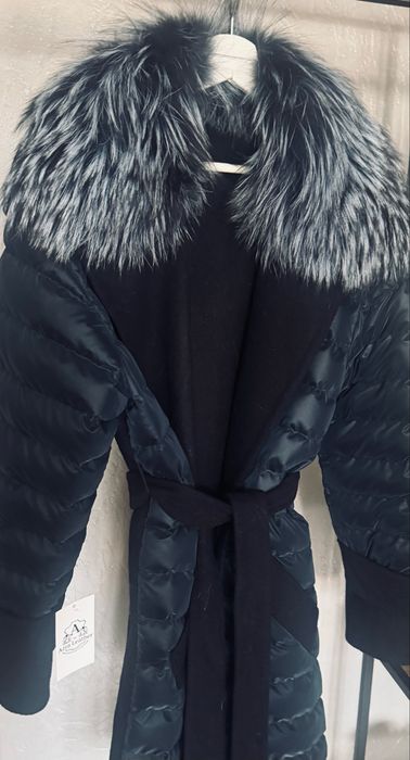 Бутикови Палта  AZRA Leather от Кашмир и Лисица, продават се на Топ Цена от  329€, Нови