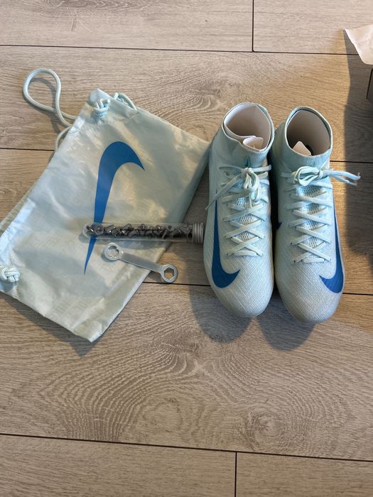 Vand ghete fotbal nike mercurial superflay elite
