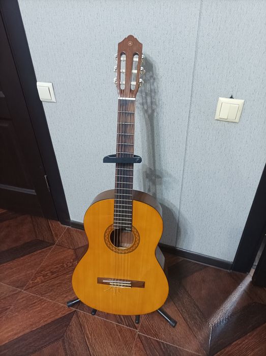 Классическая гитара YAMAHA C40