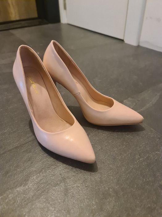 Обувки на ток цвят -nude..38 номер.Paolo Boticeli