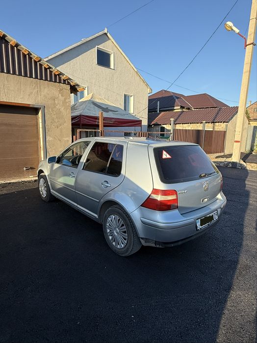 Продаю Volkswagen Golf4 2003.  Хэтчбэк.