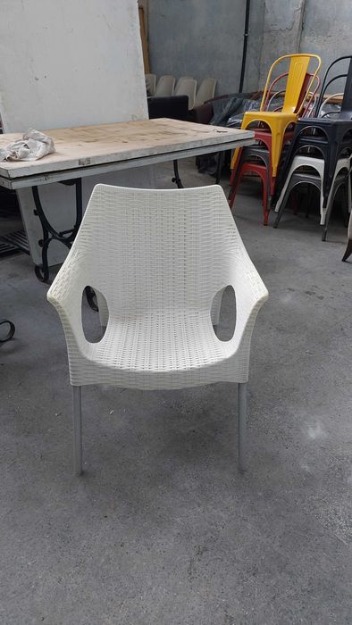 Столове различни видове