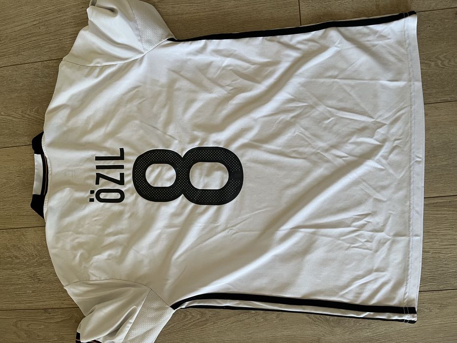 Футболна тениска/ footbal jersey: Ozil
