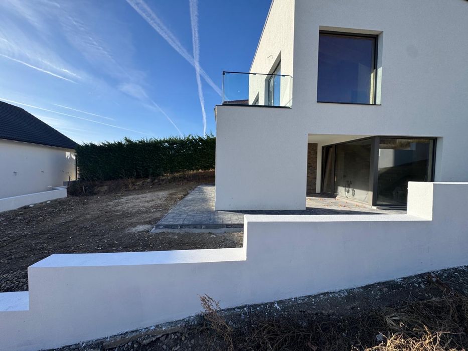 Casa individuala, moderna, noua, locatie excelenta, la 10 minute de Auchan Iris si bvd Muncii