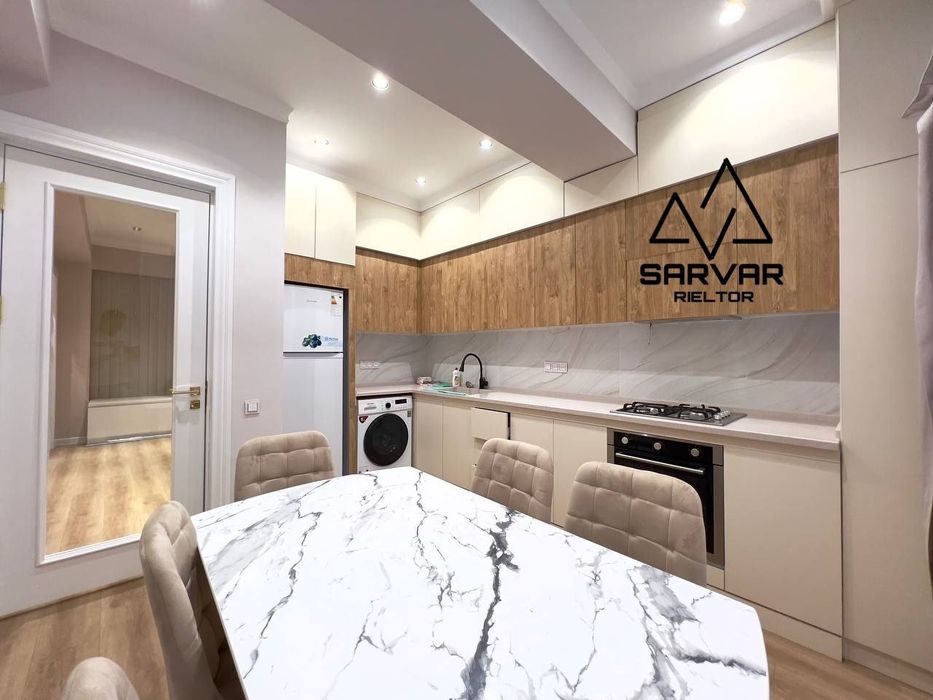 Продам 2 ком с лифтом  Максим Горький метро Бий