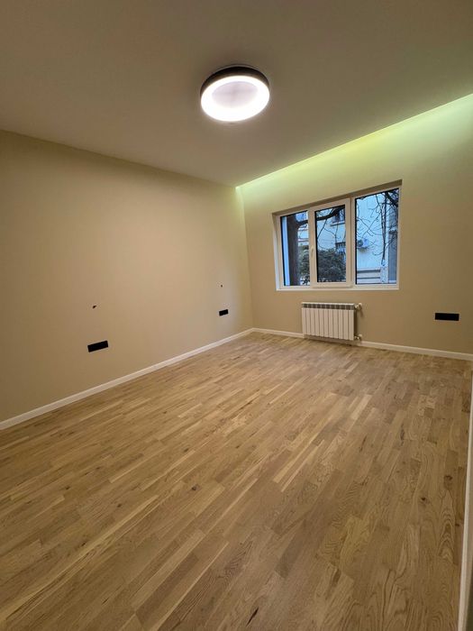 Продава се Тристаен апартамент в София, Център - 84 кв.м за 3453 €/кв.м - Снимка #1