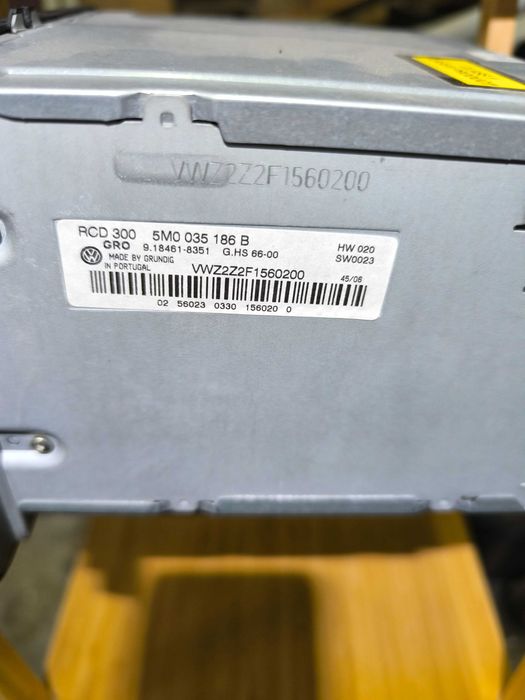 Продавам оригинално радио за фолксваген