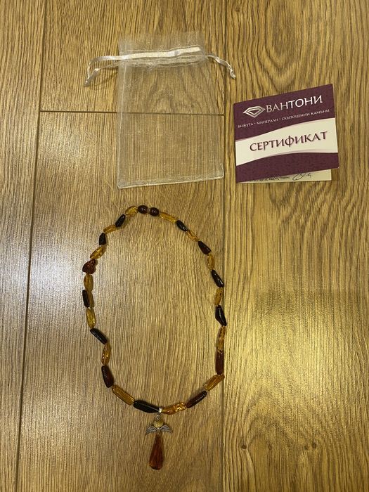 Комплект кулие с висулка чист кехлибар на половин цена, 100 лв