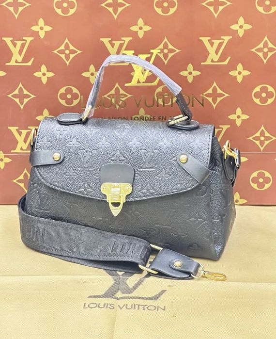 Дамски чанти и раници