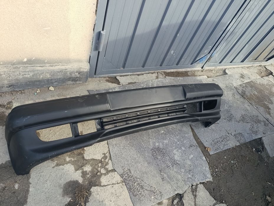 Передний бампер Мерседес 124