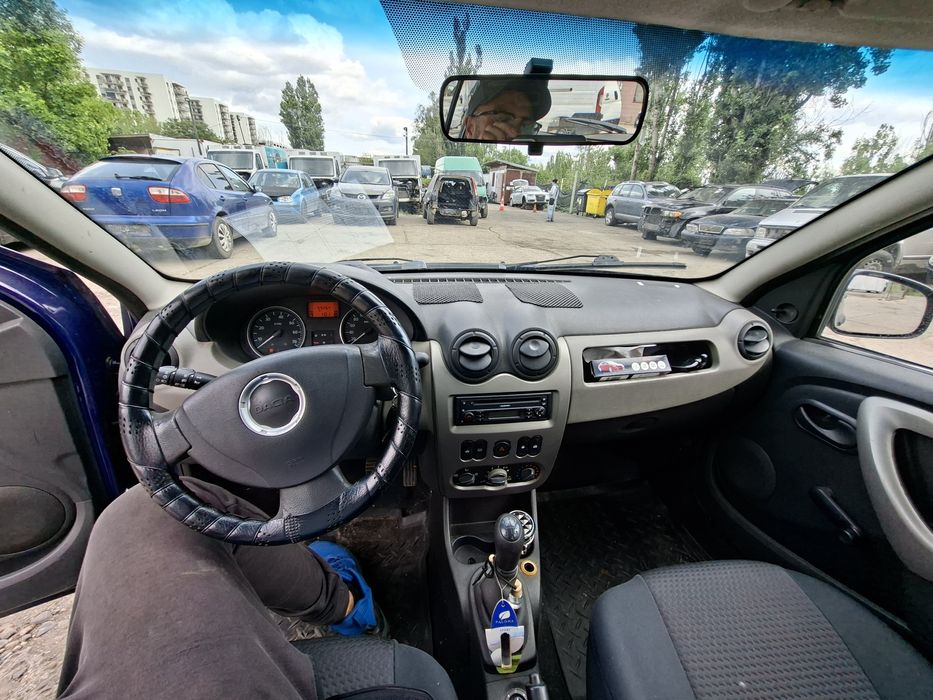 Dezmembrez Dacia Sandero 1.4 B 2008