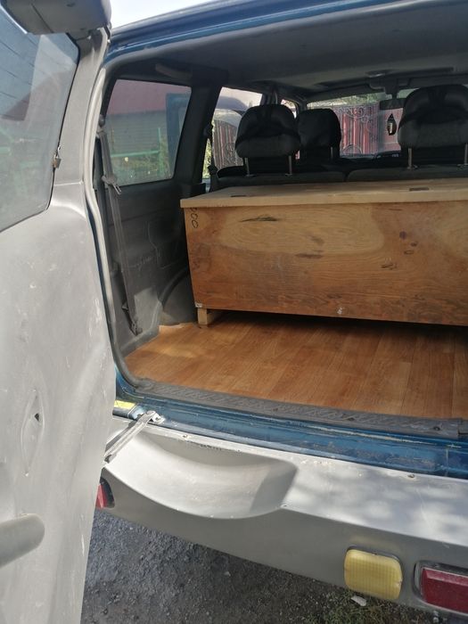 Автомобиль нисан мистраль