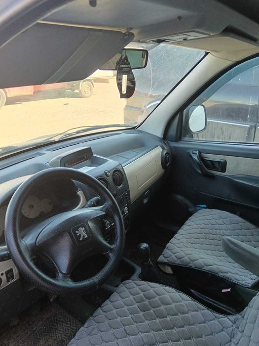 Peugeot Partner 2004 diesel – 5 locuri, ITP valabil, bună de muncă
