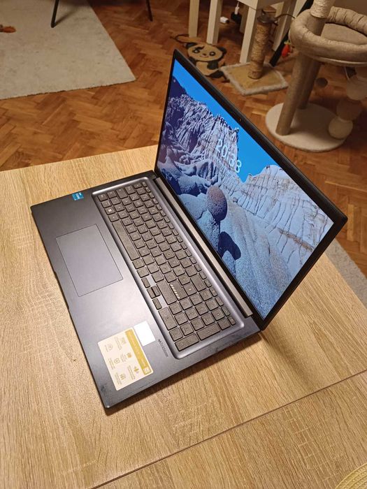 Лаптоп Асус Vivobook 17" Intel i3 12поколение,  16GB Ram неизползван