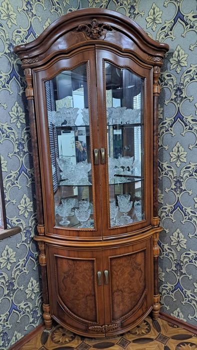 Угловой стенка продаётся.