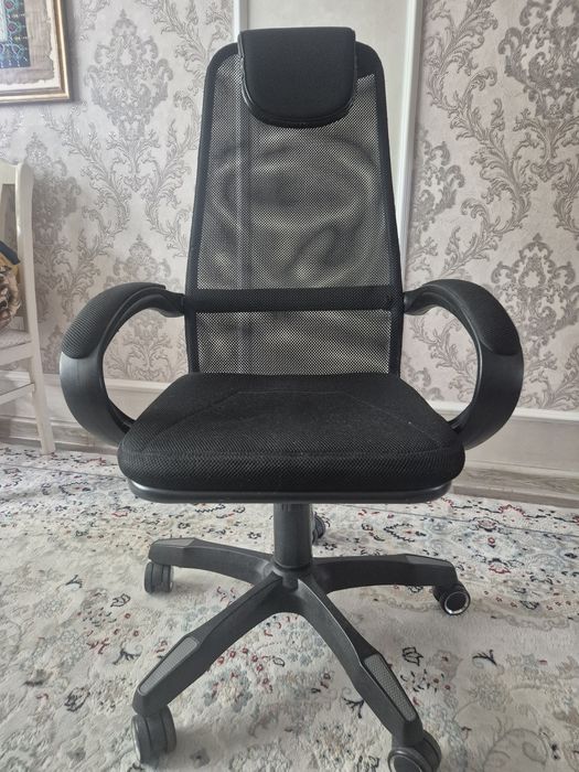 Кресло на колёсиках