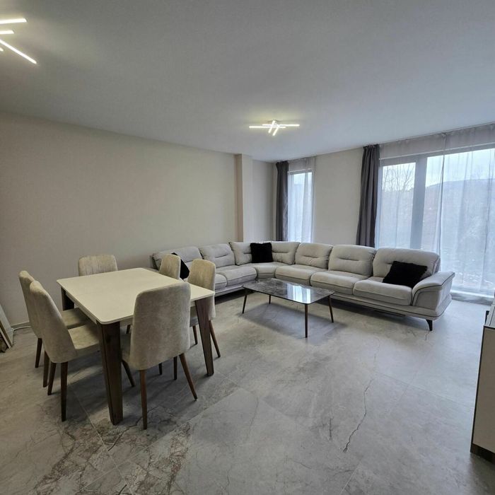 Тристаен дизайнерски обзаведен апартамент в Горна баня