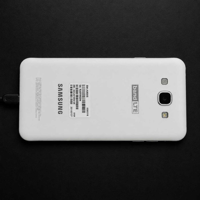 Vând telefon Samsung A8