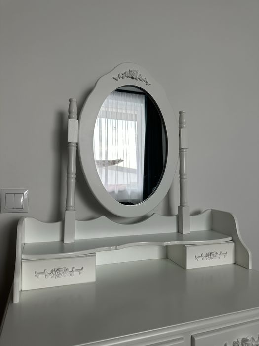 Masuta machiaj cu scaun