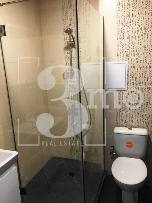 „3mo“ отдава под наем двустаен апартамент, находящ се в ж.к. Дружба 2