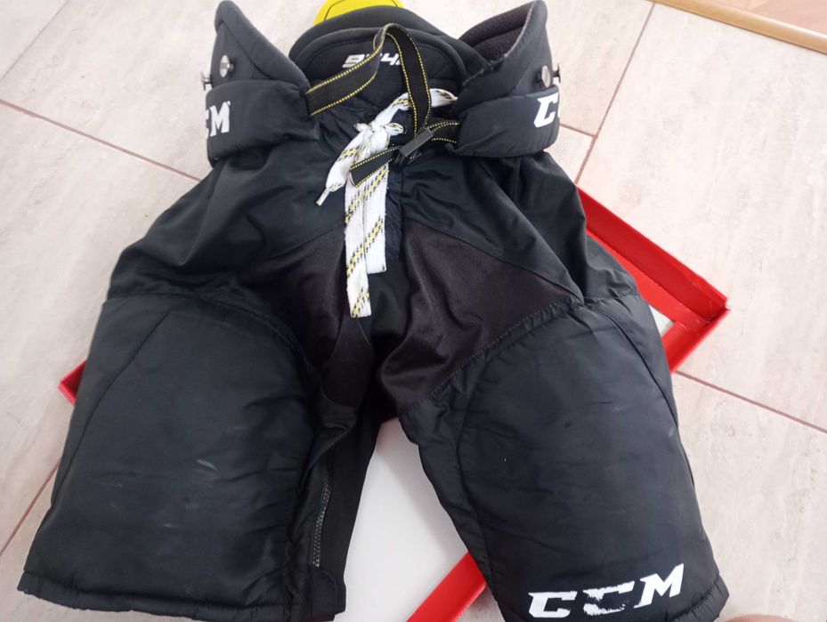 Pantaloni hochei pe gheață