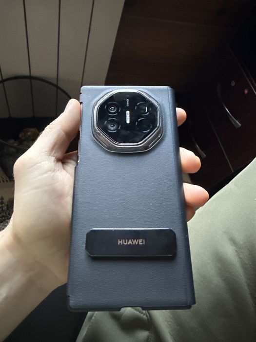 Huawei mate XTs ultimate design